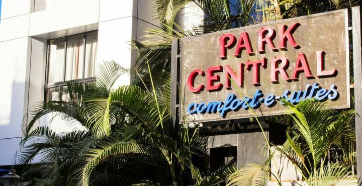 Hotel Park Central Koregaon Park プネ エクステリア 写真