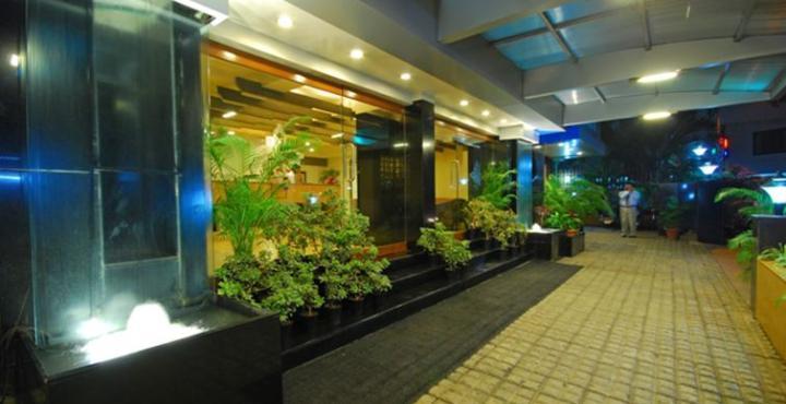 Hotel Park Central Koregaon Park プネ エクステリア 写真