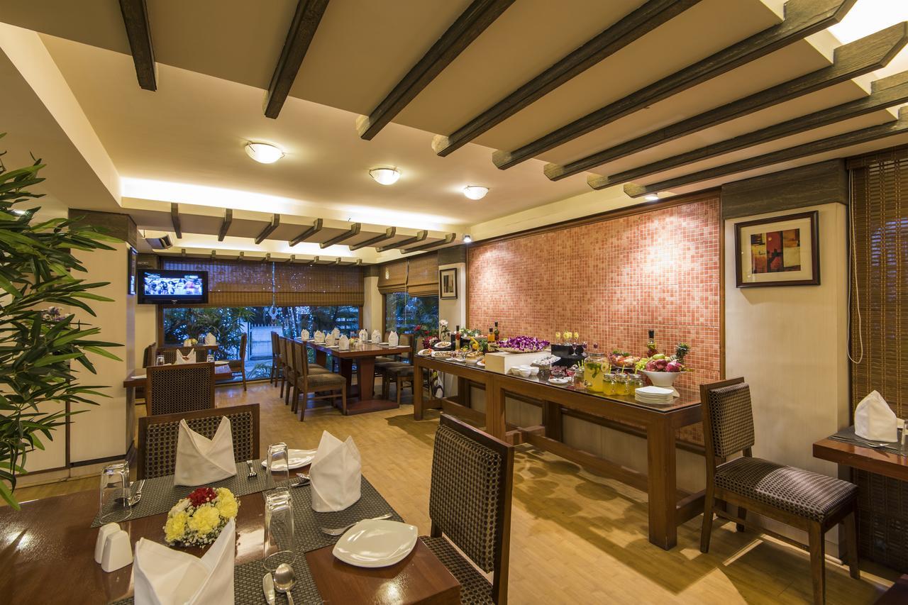 Hotel Park Central Koregaon Park プネ エクステリア 写真