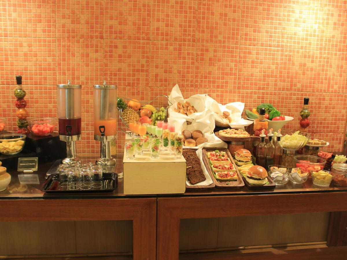 Hotel Park Central Koregaon Park プネ エクステリア 写真