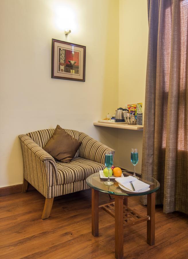 Hotel Park Central Koregaon Park プネ エクステリア 写真