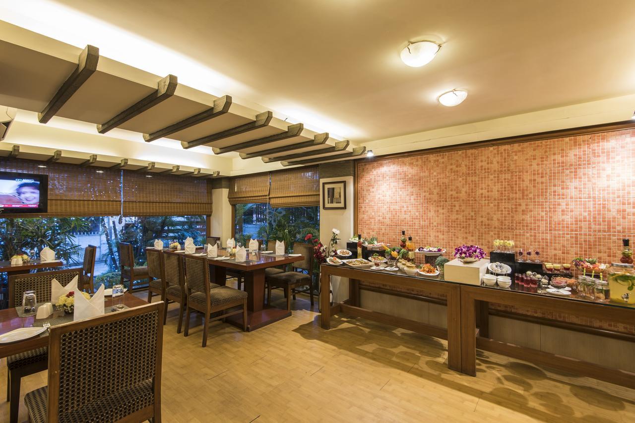 Hotel Park Central Koregaon Park プネ エクステリア 写真