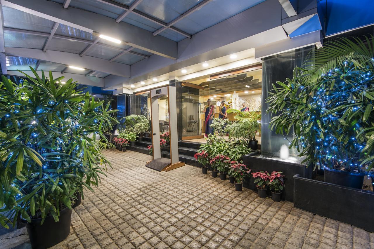 Hotel Park Central Koregaon Park プネ エクステリア 写真