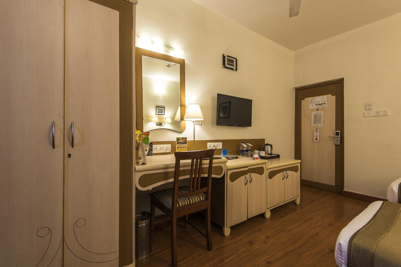 Hotel Park Central Koregaon Park プネ エクステリア 写真