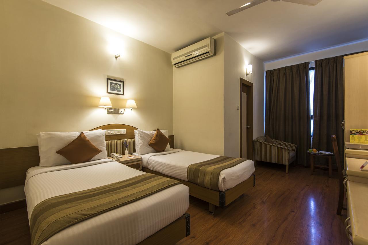 Hotel Park Central Koregaon Park プネ エクステリア 写真