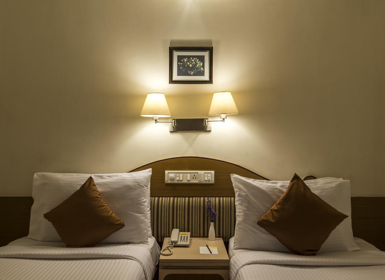 Hotel Park Central Koregaon Park プネ エクステリア 写真