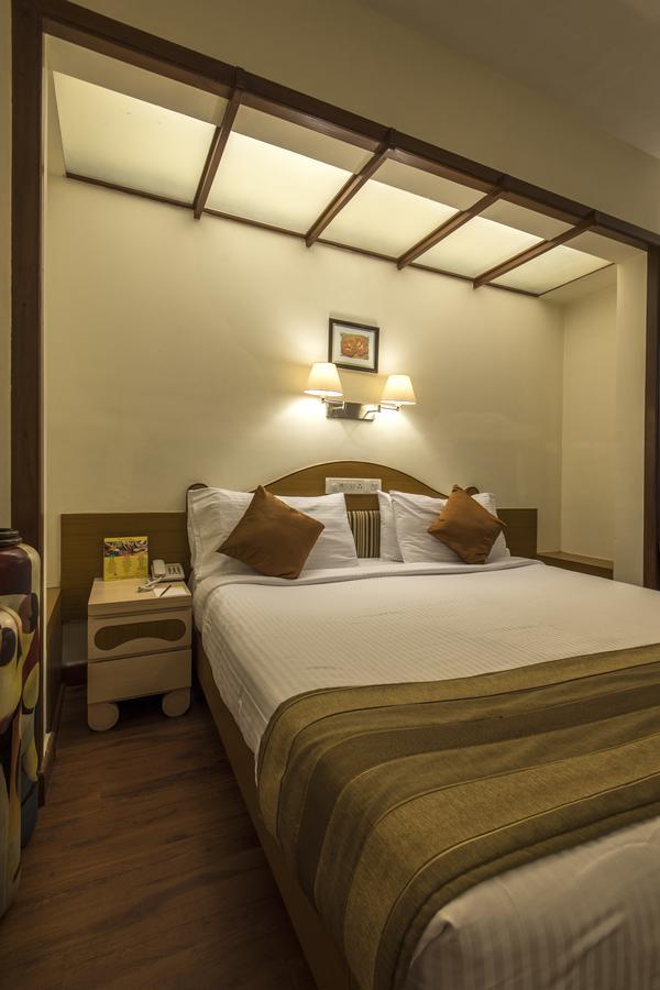 Hotel Park Central Koregaon Park プネ エクステリア 写真