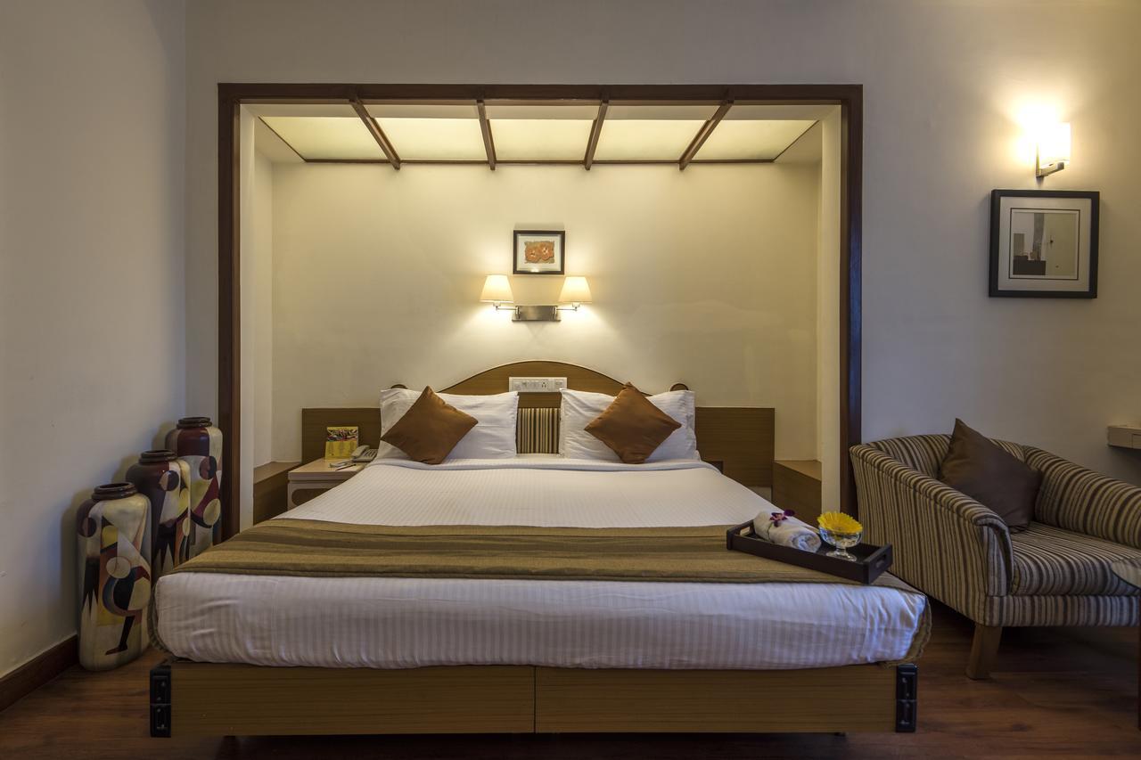 Hotel Park Central Koregaon Park プネ エクステリア 写真