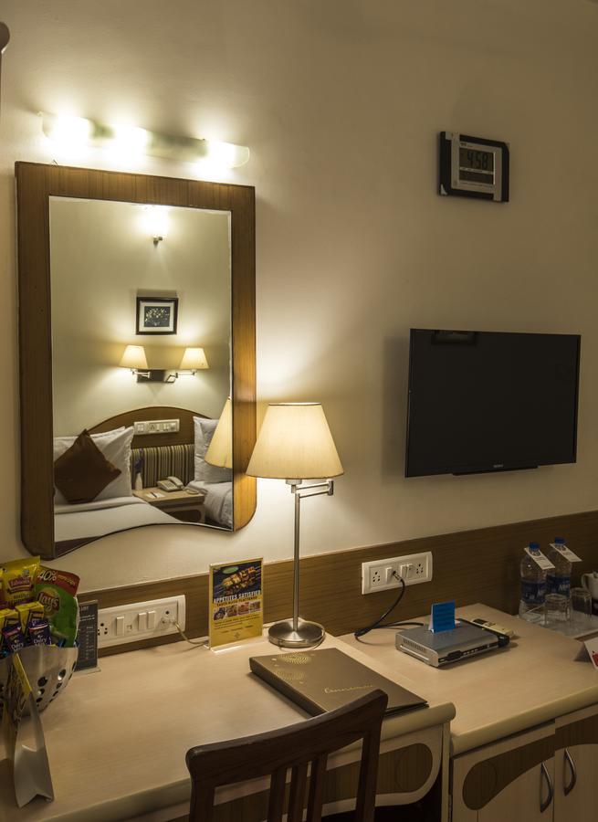 Hotel Park Central Koregaon Park プネ エクステリア 写真
