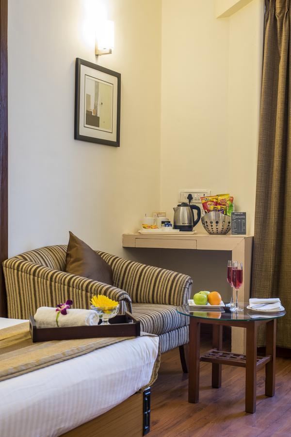 Hotel Park Central Koregaon Park プネ エクステリア 写真