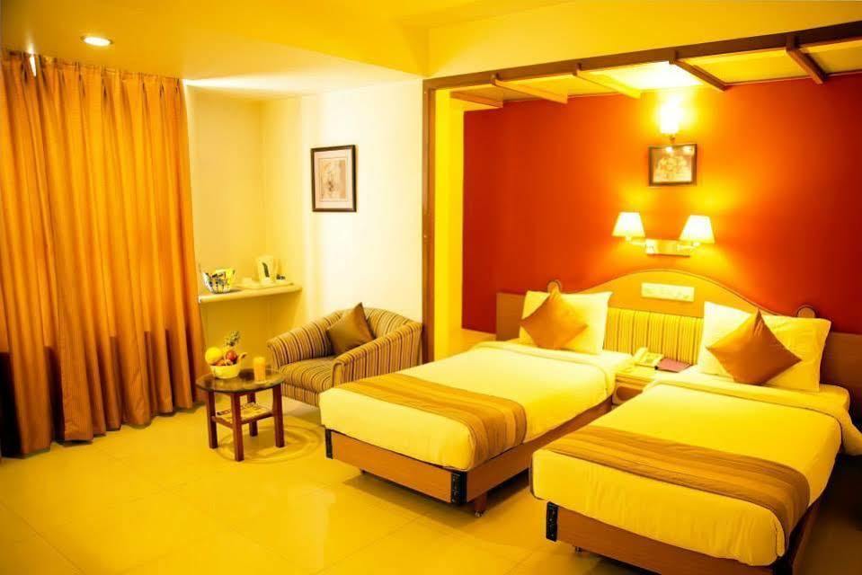 Hotel Park Central Koregaon Park プネ エクステリア 写真