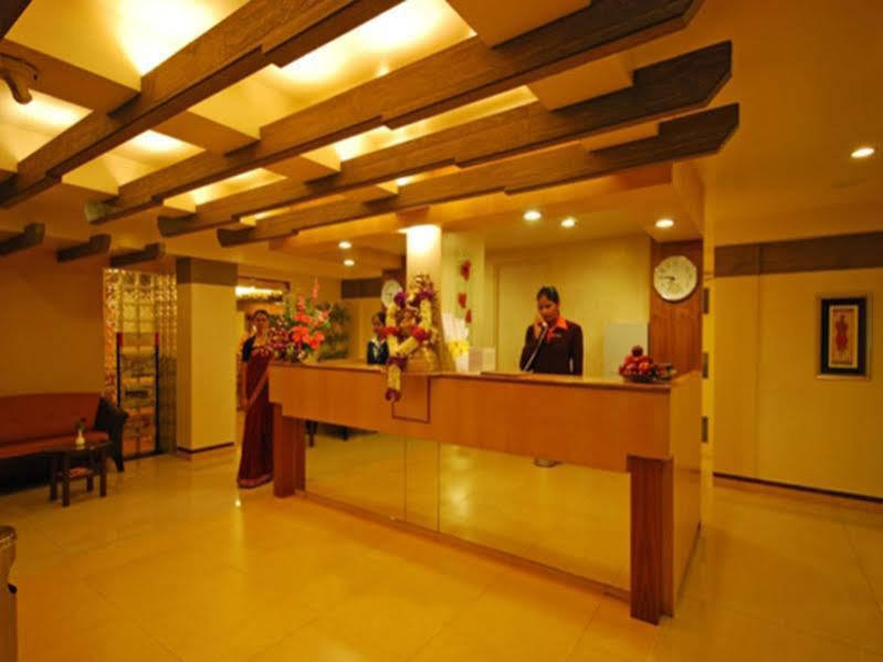 Hotel Park Central Koregaon Park プネ エクステリア 写真