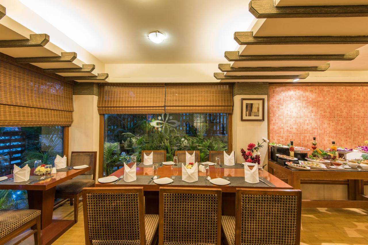Hotel Park Central Koregaon Park プネ エクステリア 写真