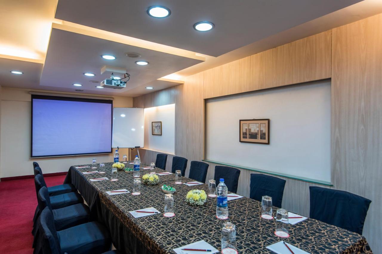 Hotel Park Central Koregaon Park プネ エクステリア 写真