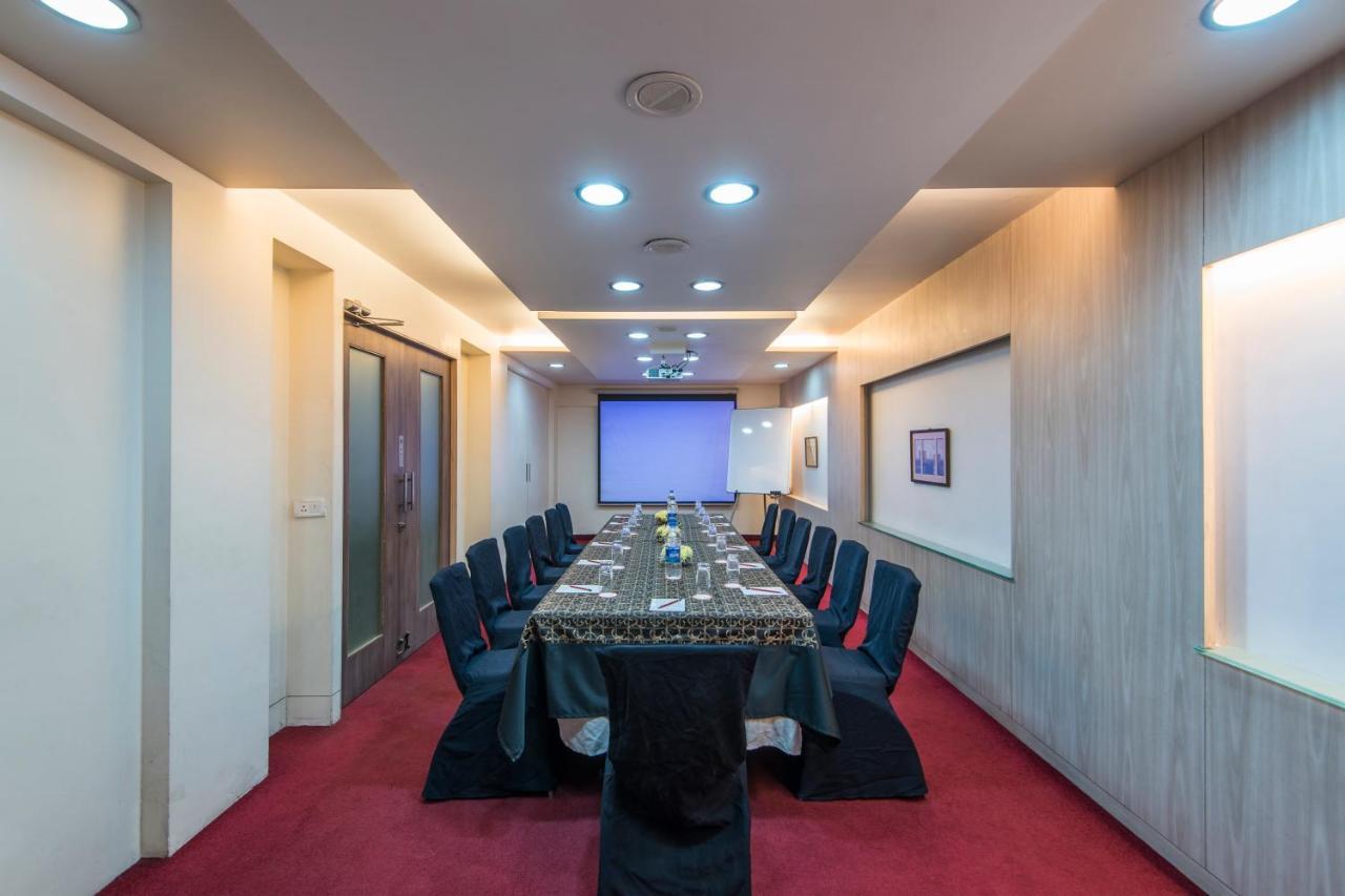 Hotel Park Central Koregaon Park プネ エクステリア 写真