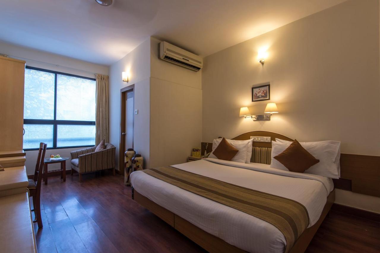 Hotel Park Central Koregaon Park プネ エクステリア 写真