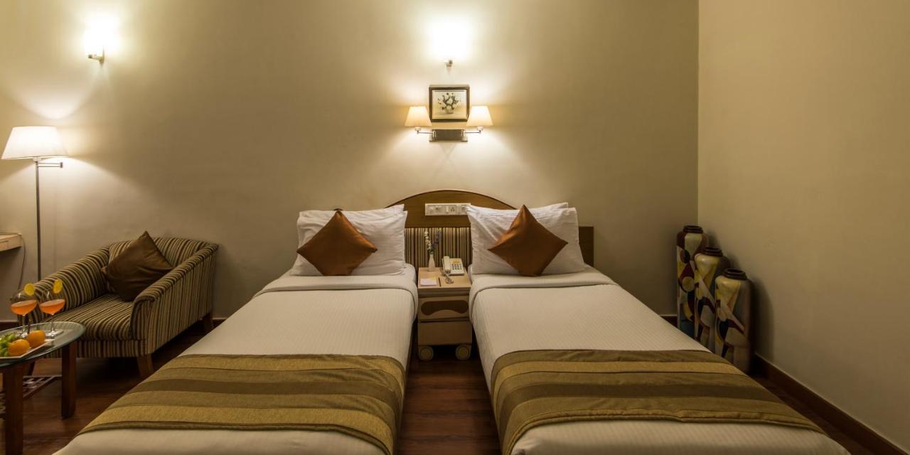 Hotel Park Central Koregaon Park プネ エクステリア 写真
