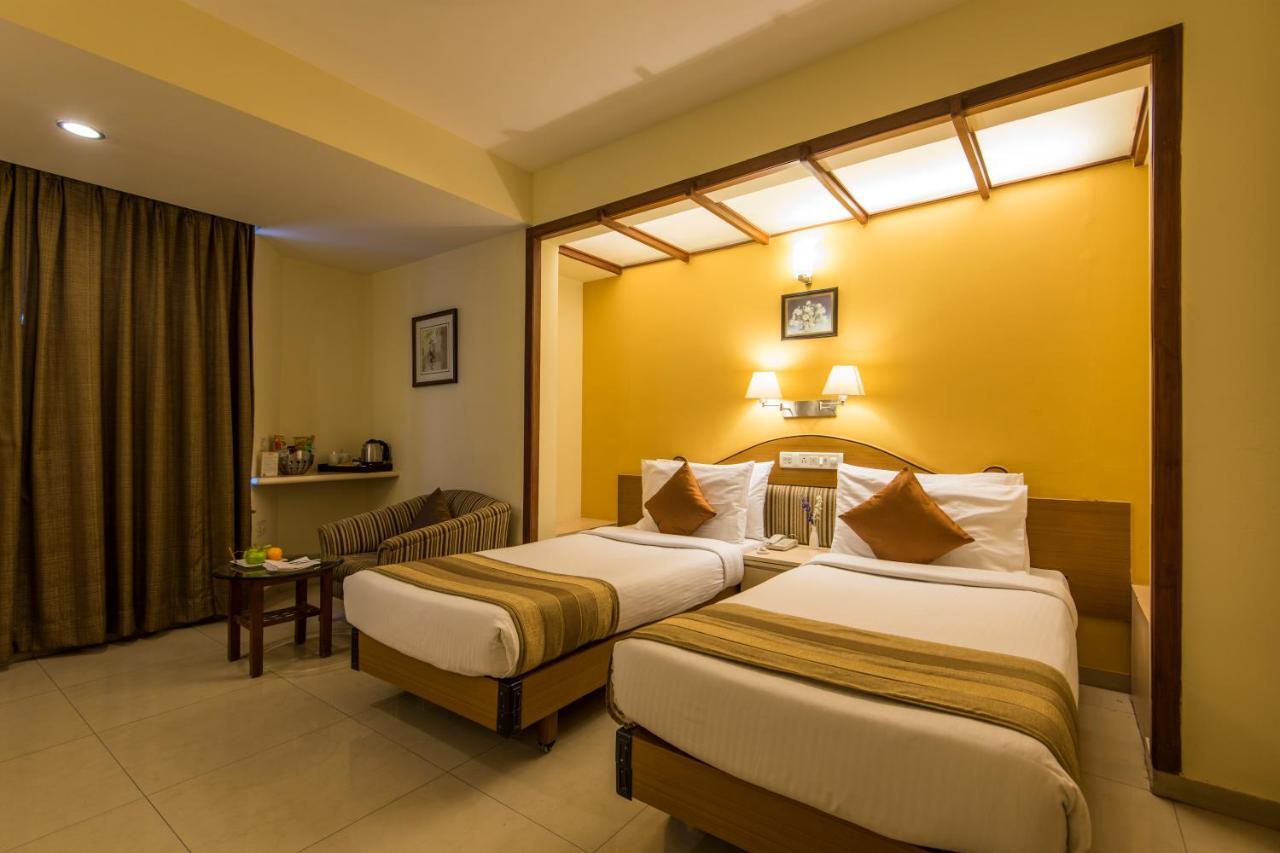 Hotel Park Central Koregaon Park プネ エクステリア 写真