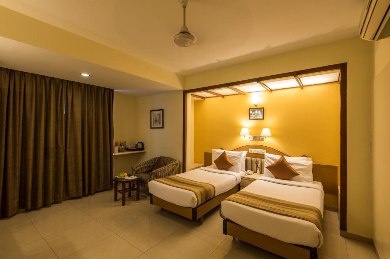 Hotel Park Central Koregaon Park プネ エクステリア 写真